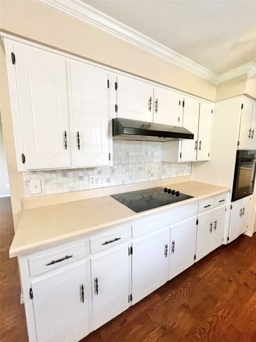 1703 Pecan Park Drive, Arlington, TX 76012