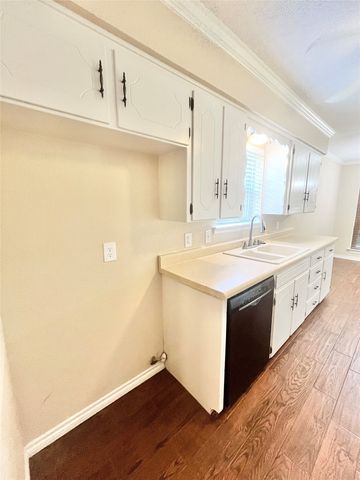 1703 Pecan Park Drive, Arlington, TX 76012