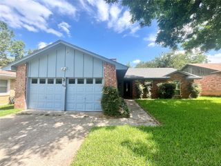 1703 Pecan Park Drive, Arlington, TX 76012