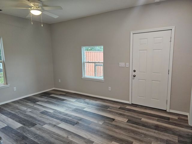 1307 E Locust Street, Springfield, MO 65803