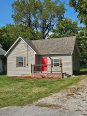 1307 E Locust Street, Springfield, MO 65803