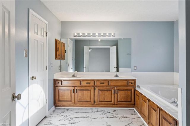 403 Hounds CHSE, Yorktown, VA 23693