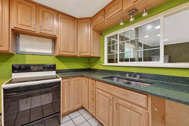 60 Dawn Ln, Placerville, CA 95667