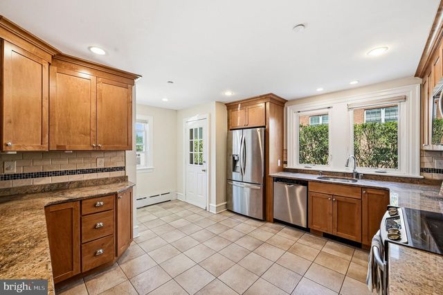 32 W MONTGOMERY AVE, Ardmore, PA 19003
