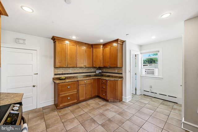32 W MONTGOMERY AVE, Ardmore, PA 19003