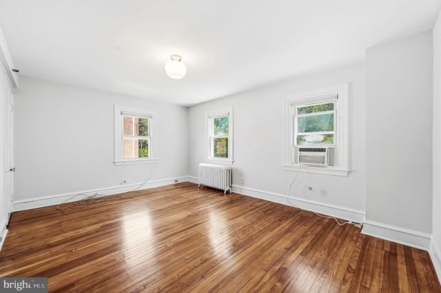32 W MONTGOMERY AVE, Ardmore, PA 19003