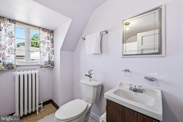 32 W MONTGOMERY AVE, Ardmore, PA 19003