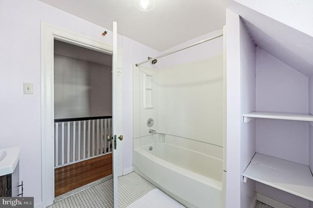 32 W MONTGOMERY AVE, Ardmore, PA 19003