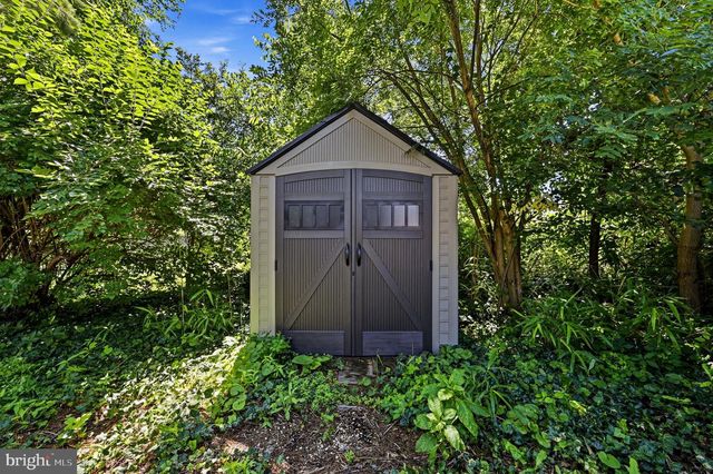 32 W MONTGOMERY AVE, Ardmore, PA 19003
