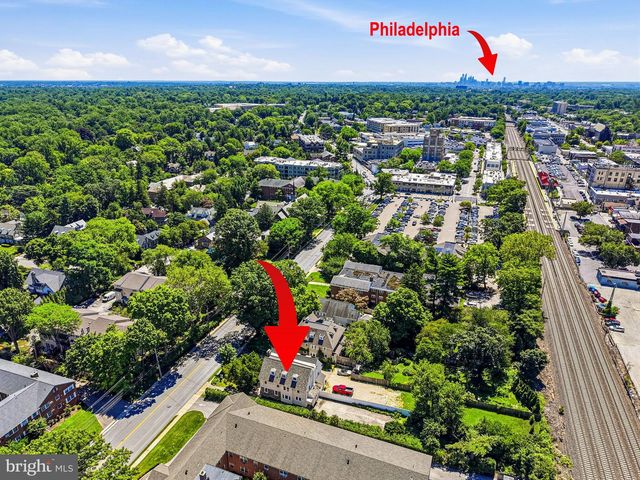32 W MONTGOMERY AVE, Ardmore, PA 19003