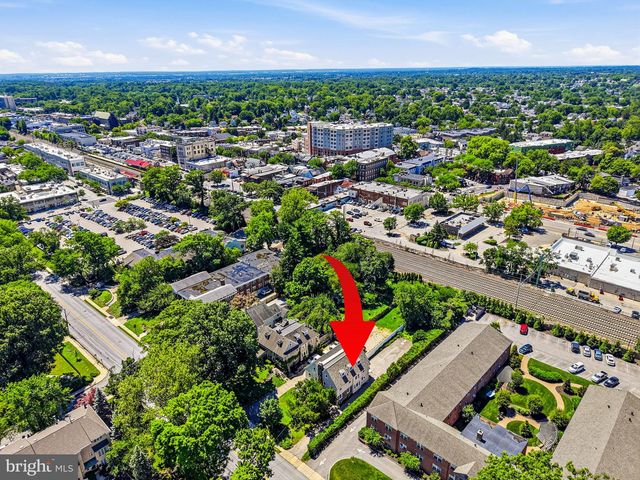 32 W MONTGOMERY AVE, Ardmore, PA 19003
