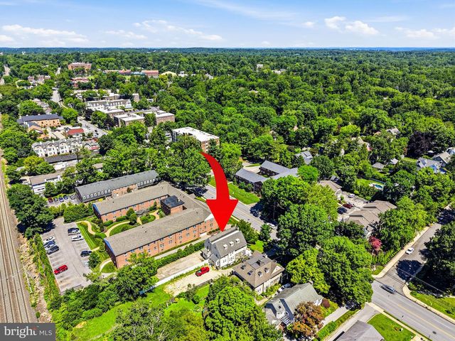 32 W MONTGOMERY AVE, Ardmore, PA 19003