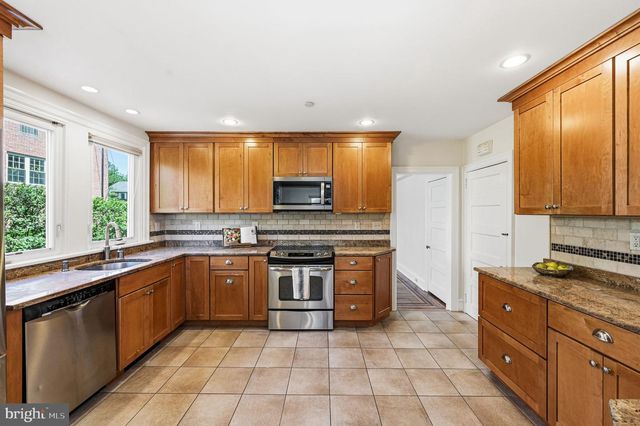 32 W MONTGOMERY AVE, Ardmore, PA 19003