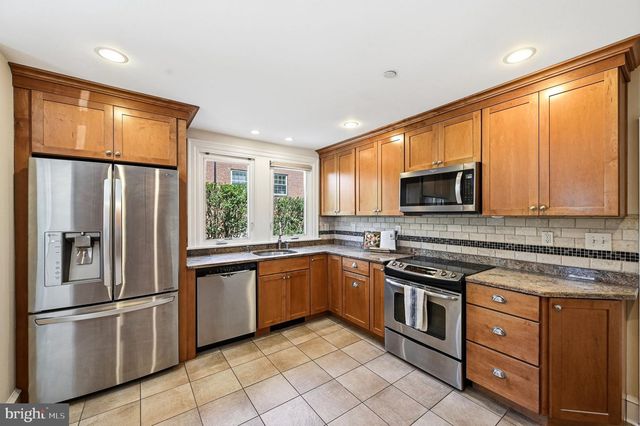 32 W MONTGOMERY AVE, Ardmore, PA 19003