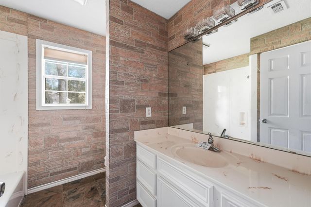 6 Lost Forest, Trinity, TX 75862