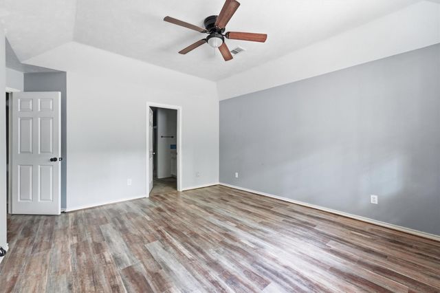 6 Lost Forest, Trinity, TX 75862