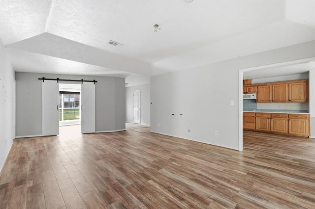 6 Lost Forest, Trinity, TX 75862