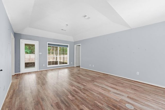 6 Lost Forest, Trinity, TX 75862