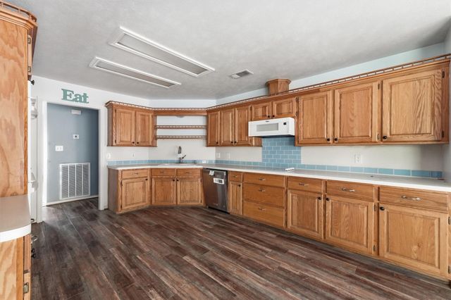 6 Lost Forest, Trinity, TX 75862