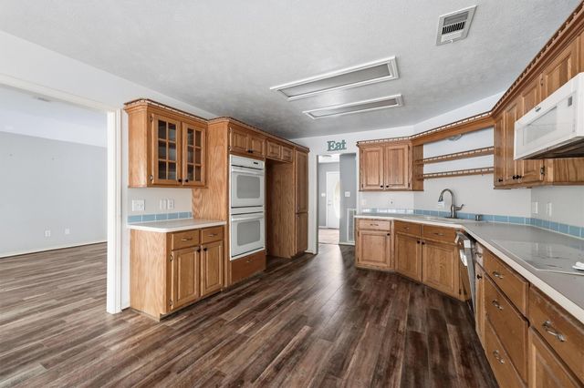 6 Lost Forest, Trinity, TX 75862