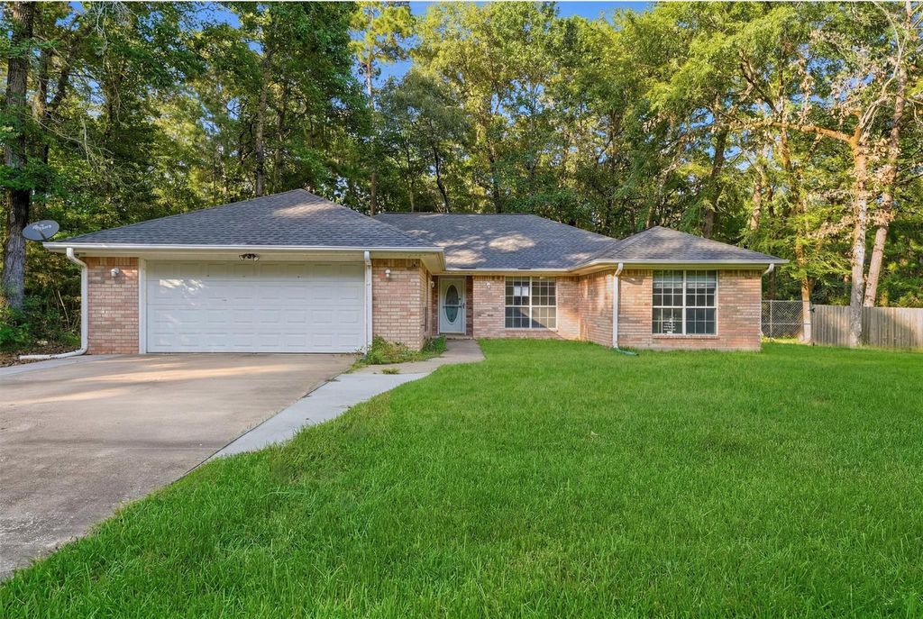 6 Lost Forest, Trinity, TX 75862