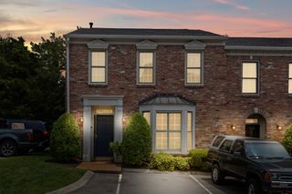 2018 Graybar Ln, Nashville, TN 37215