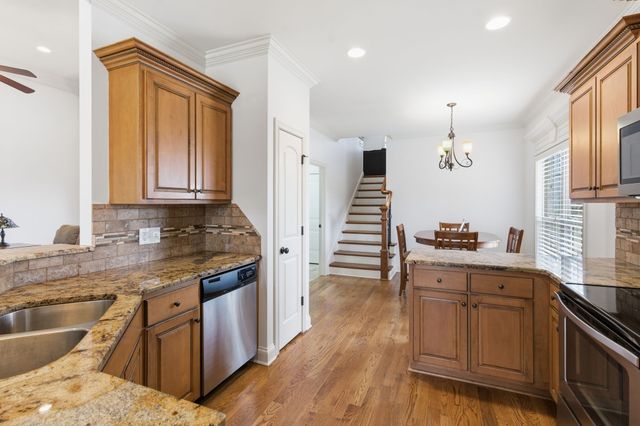 716 Farmington Dr, Lebanon, TN 37087