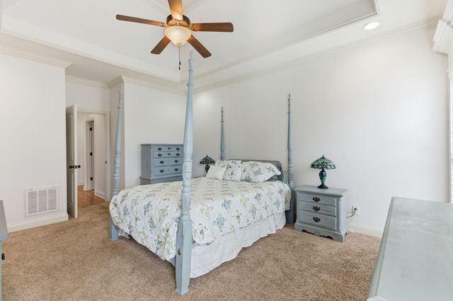 716 Farmington Dr, Lebanon, TN 37087