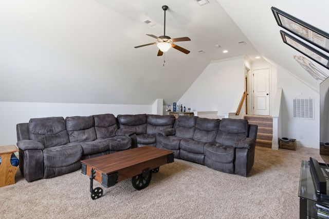 716 Farmington Dr, Lebanon, TN 37087