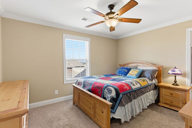 716 Farmington Dr, Lebanon, TN 37087