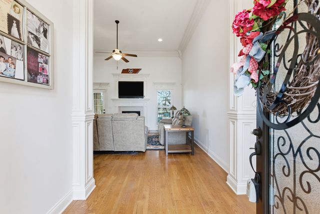 716 Farmington Dr, Lebanon, TN 37087