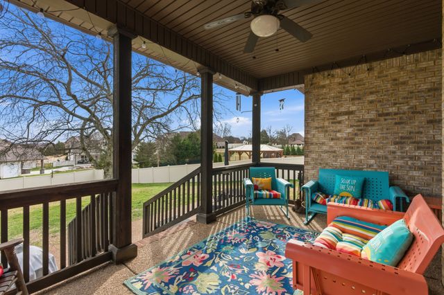 716 Farmington Dr, Lebanon, TN 37087