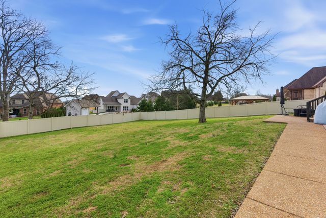 716 Farmington Dr, Lebanon, TN 37087