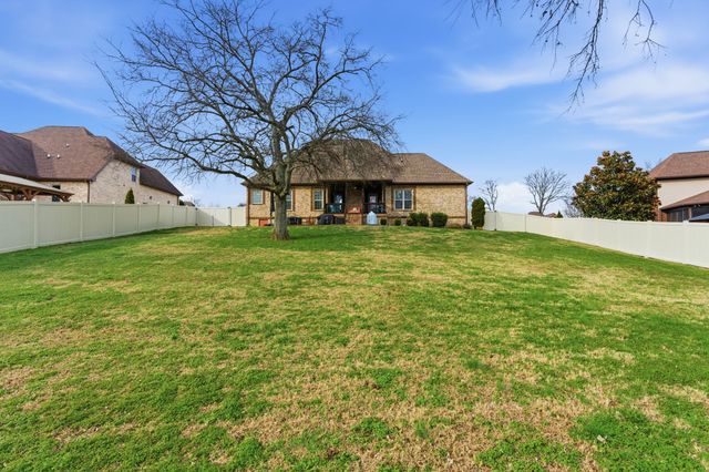 716 Farmington Dr, Lebanon, TN 37087