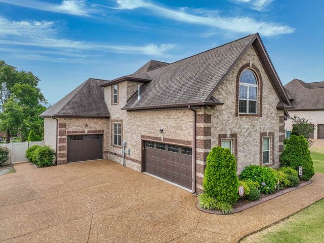 716 Farmington Dr, Lebanon, TN 37087