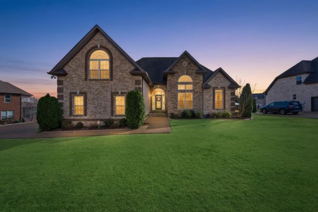 716 Farmington Dr, Lebanon, TN 37087