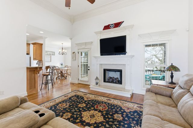 716 Farmington Dr, Lebanon, TN 37087