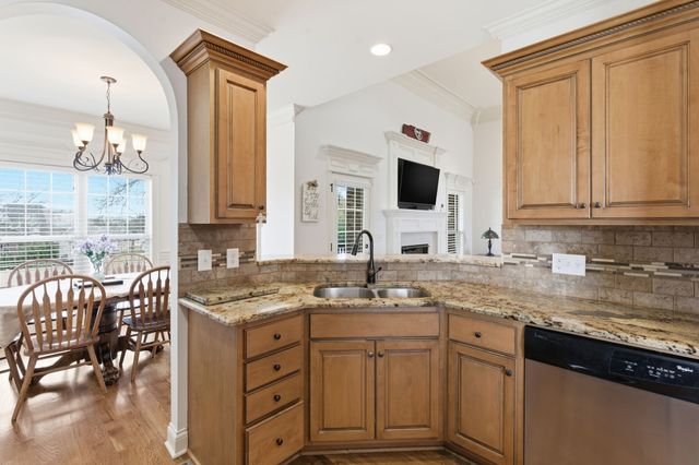 716 Farmington Dr, Lebanon, TN 37087