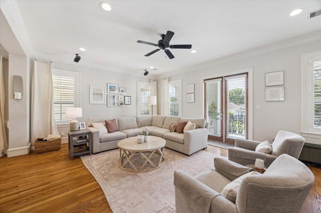 2710 Nicholson Street, Houston, TX 77008