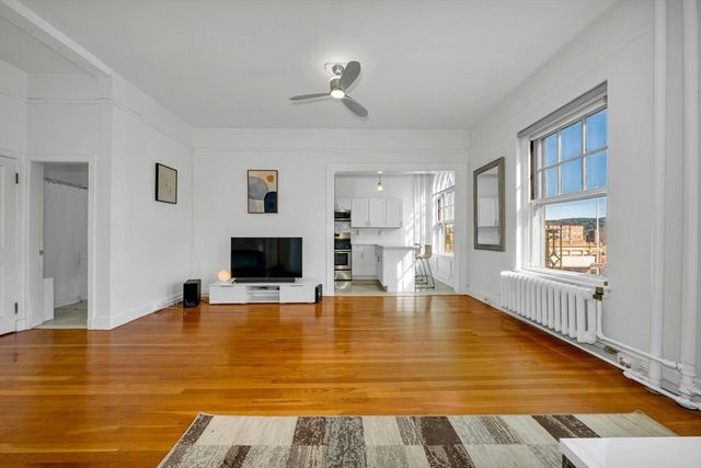 354 N Main St 204, Andover, MA 01810