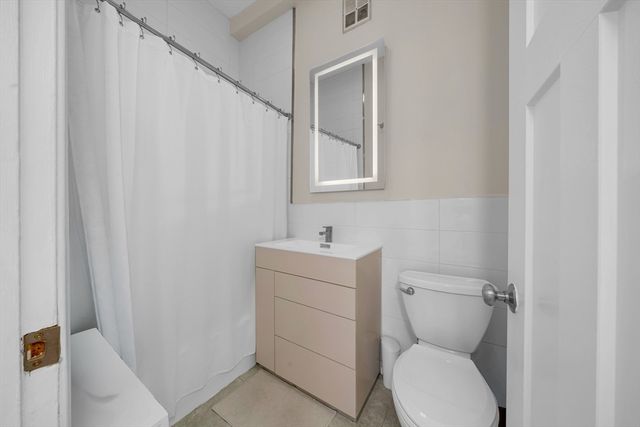 354 N Main St 204, Andover, MA 01810