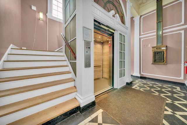 354 N Main St 204, Andover, MA 01810