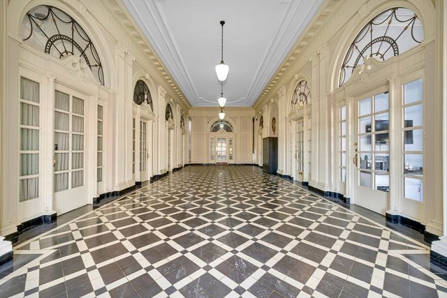 354 N Main St 204, Andover, MA 01810