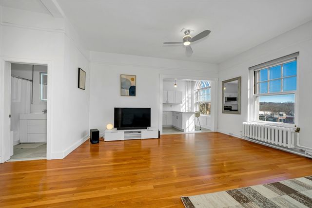 354 N Main St 204, Andover, MA 01810