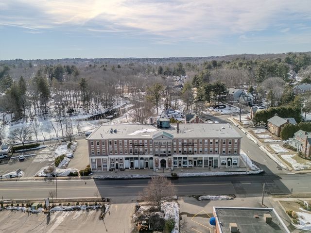 354 N Main St 204, Andover, MA 01810