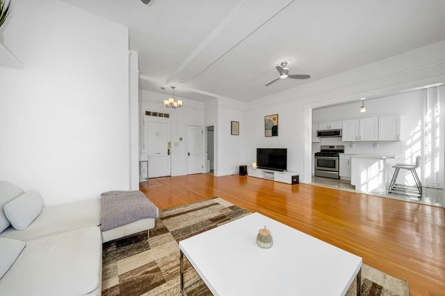 354 N Main St 204, Andover, MA 01810