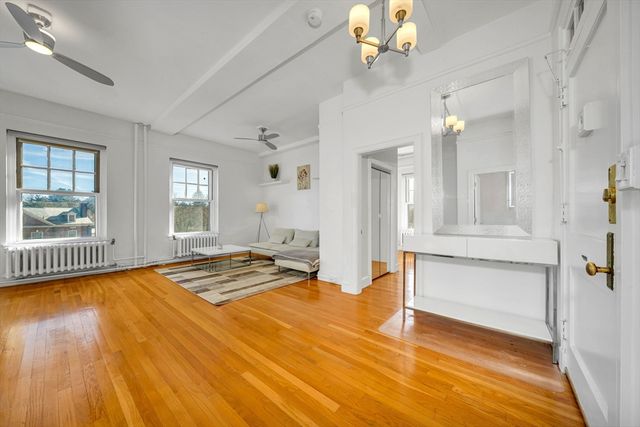 354 N Main St 204, Andover, MA 01810