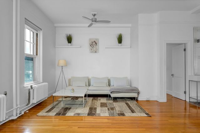 354 N Main St 204, Andover, MA 01810