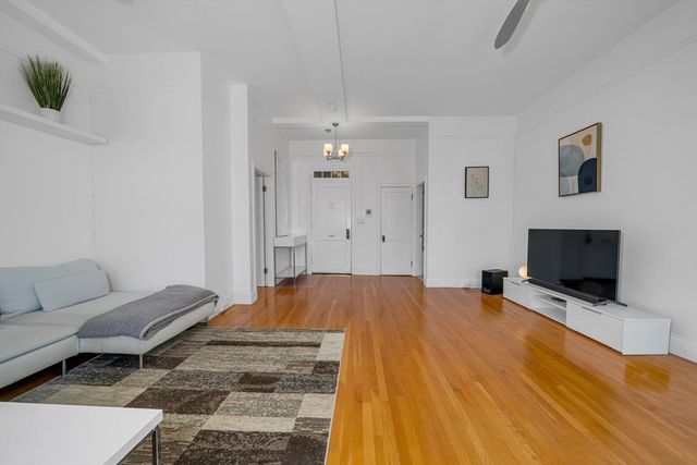 354 N Main St 204, Andover, MA 01810