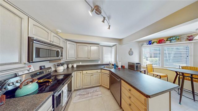 21 MID PINES CIRCLE, Palm Coast, FL 32137